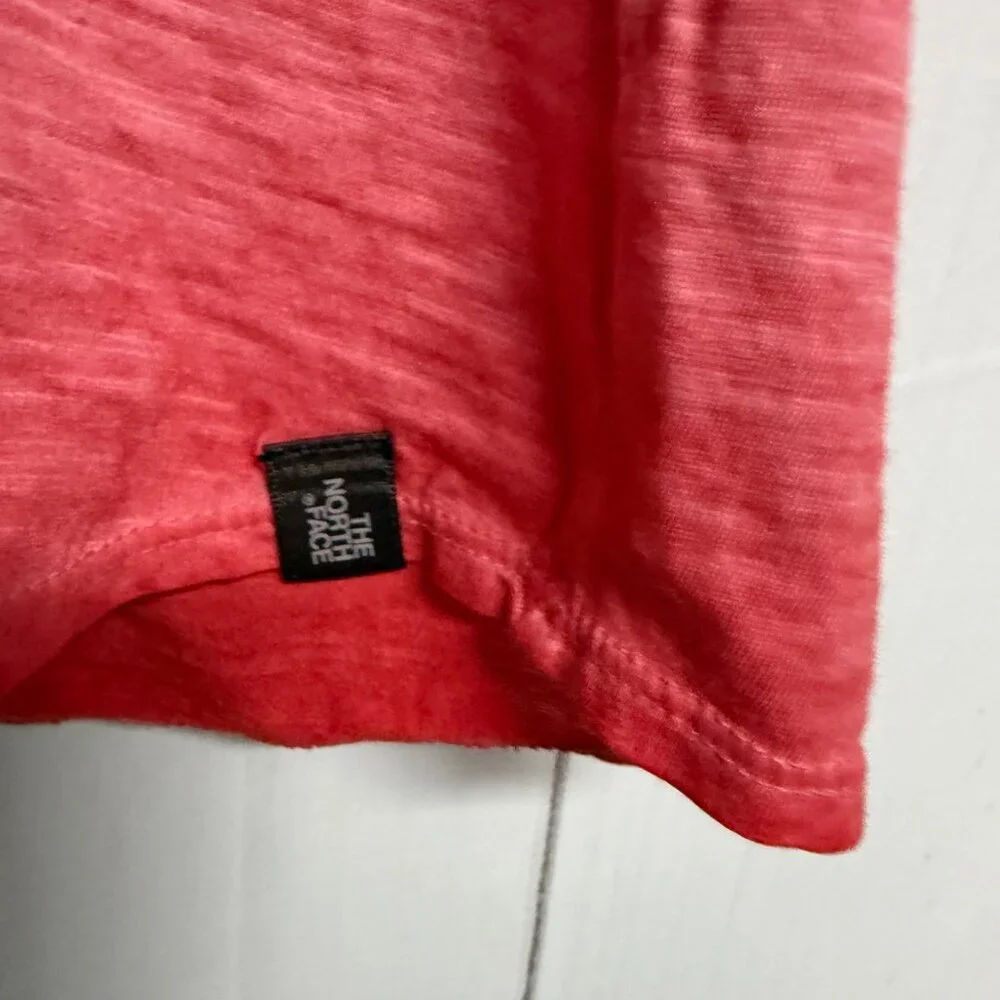 The North Face Women’s V-Neck Tee Medium Heather Red Ombre EUC - Picture 4 of 9